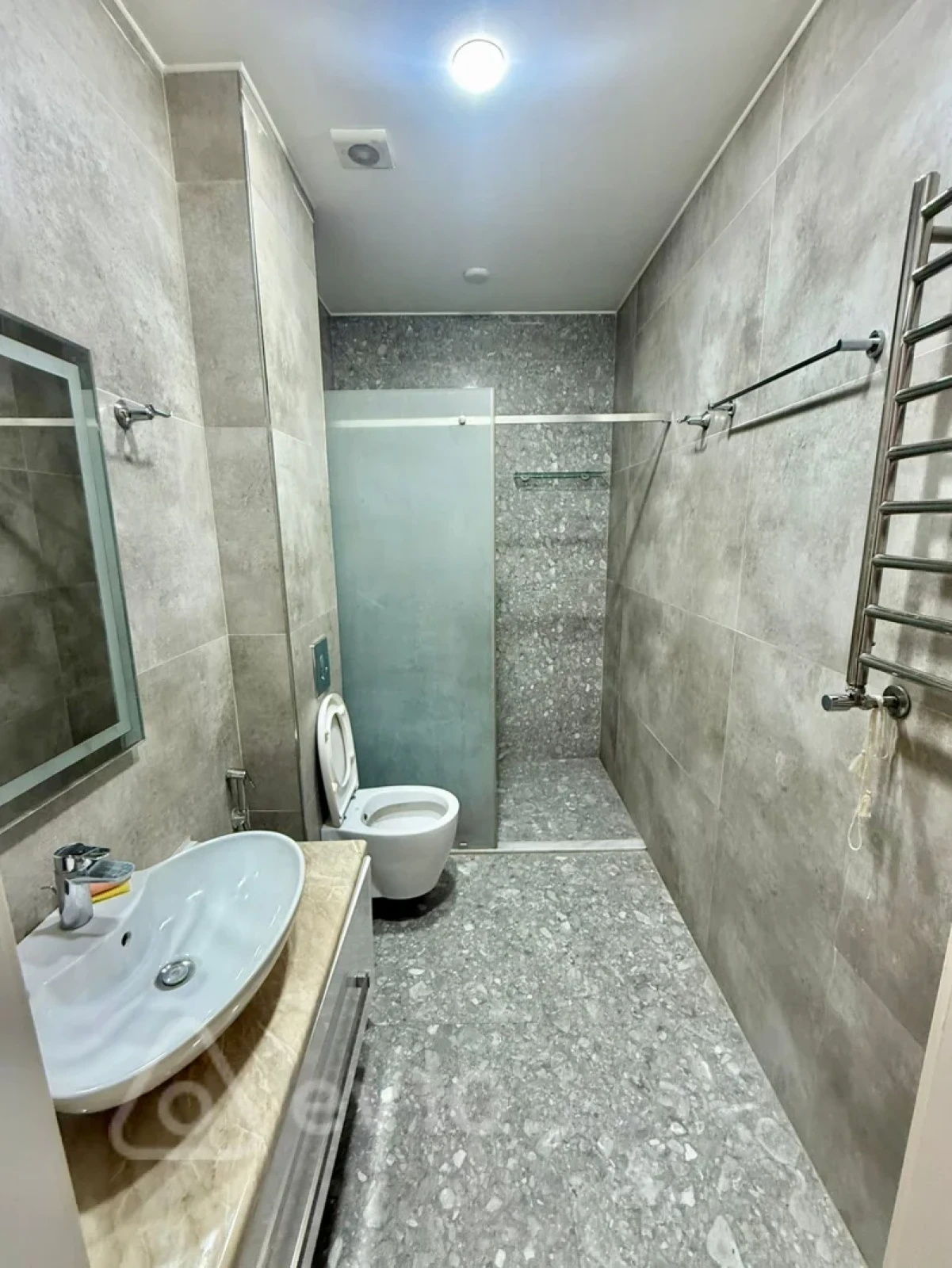 Kirayə verilir 4 otaqlı yeni tikili 193 m²