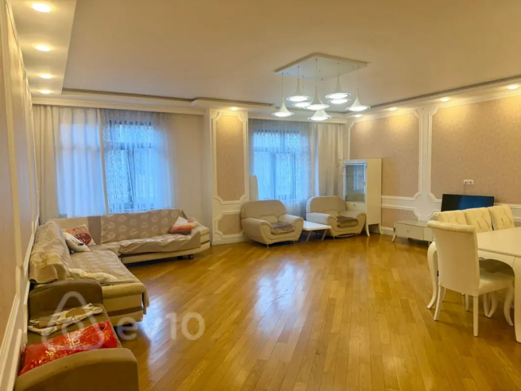 Kirayə verilir 4 otaqlı yeni tikili 193 m²