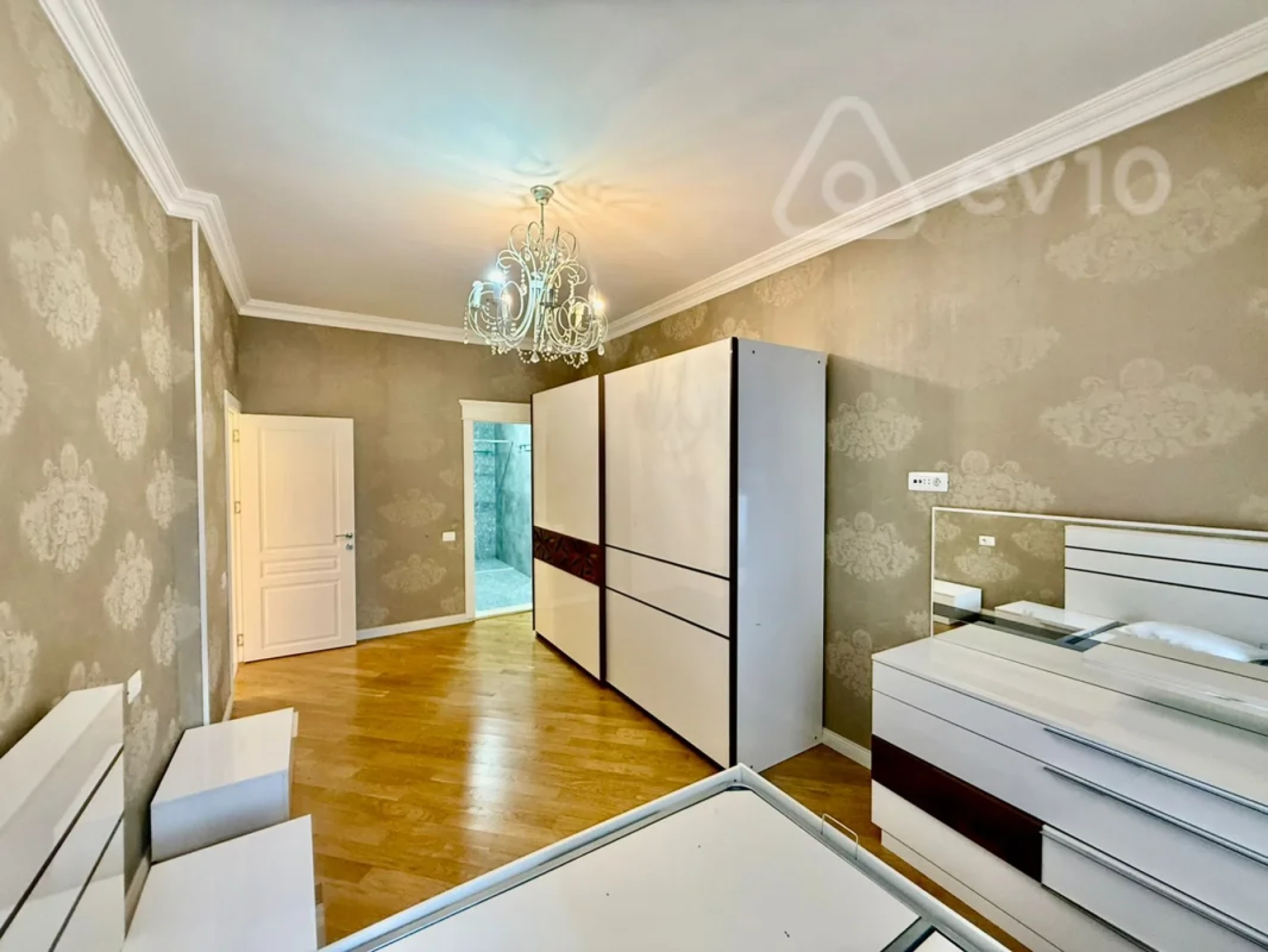 Kirayə verilir 4 otaqlı yeni tikili 193 m²