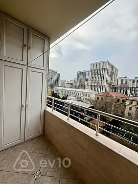 Kirayə verilir 4 otaqlı yeni tikili 193 m²