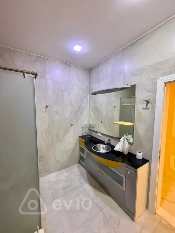 Kirayə verilir 4 otaqlı yeni tikili 193 m²