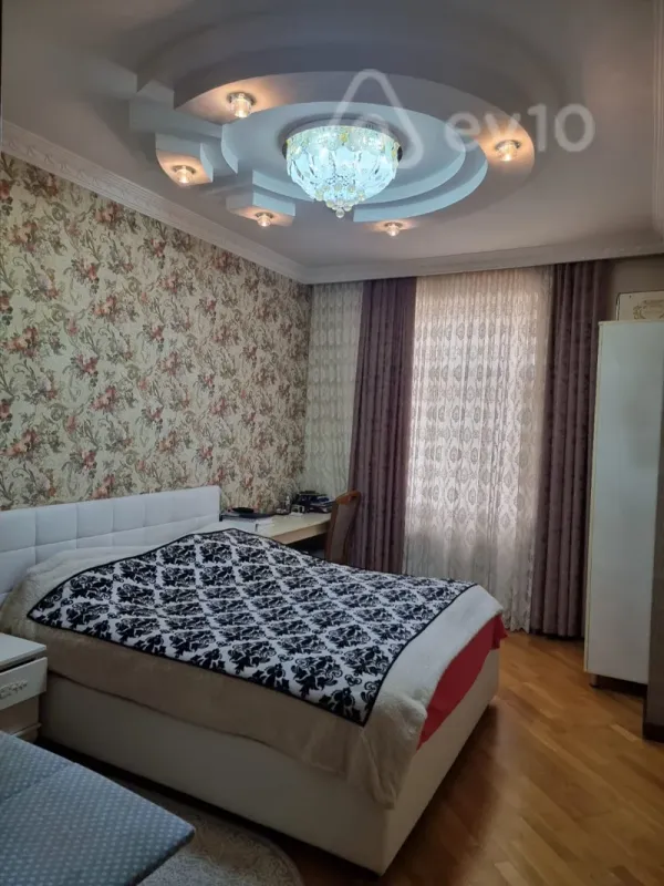 Kirayə verilir 4 otaqlı yeni tikili 135 m²