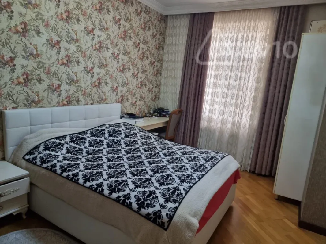 Kirayə verilir 4 otaqlı yeni tikili 135 m²