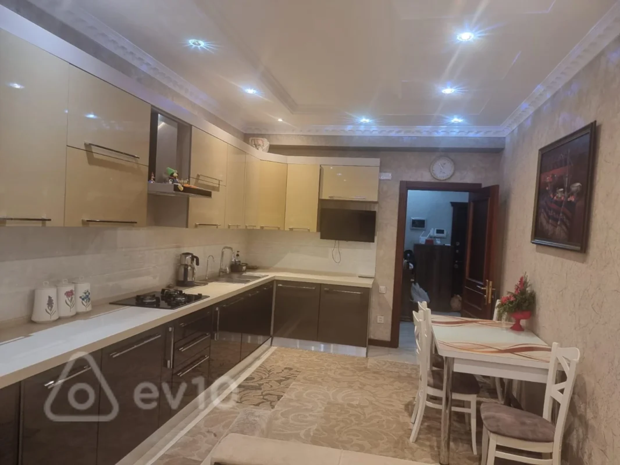 Kirayə verilir 4 otaqlı yeni tikili 135 m²