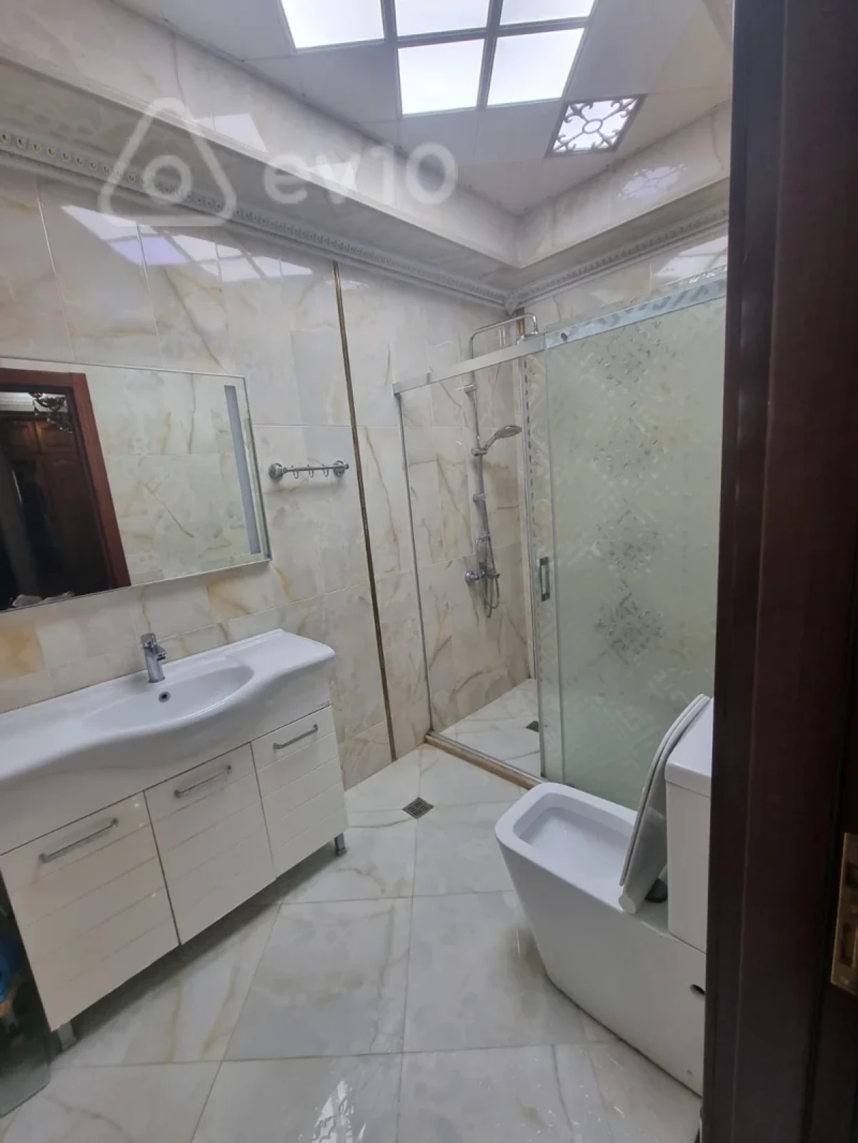 Kirayə verilir 4 otaqlı yeni tikili 135 m²
