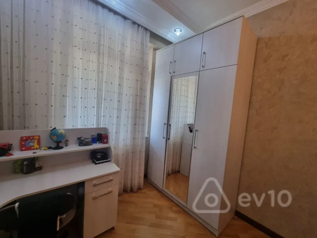Kirayə verilir 4 otaqlı yeni tikili 135 m²