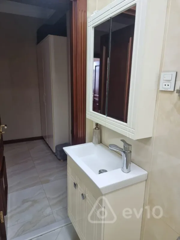 Kirayə verilir 4 otaqlı yeni tikili 135 m²