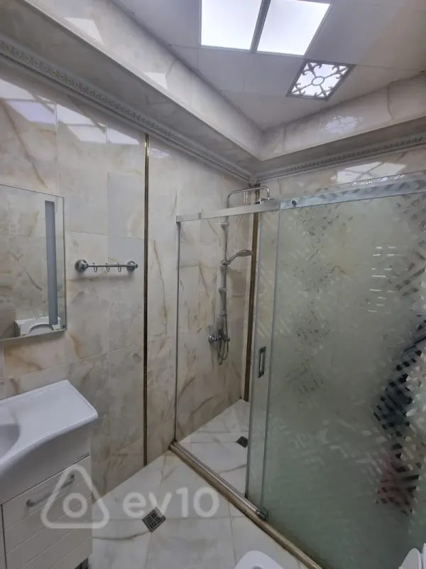 Kirayə verilir 4 otaqlı yeni tikili 135 m²