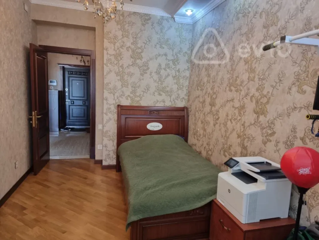 Kirayə verilir 4 otaqlı yeni tikili 135 m²