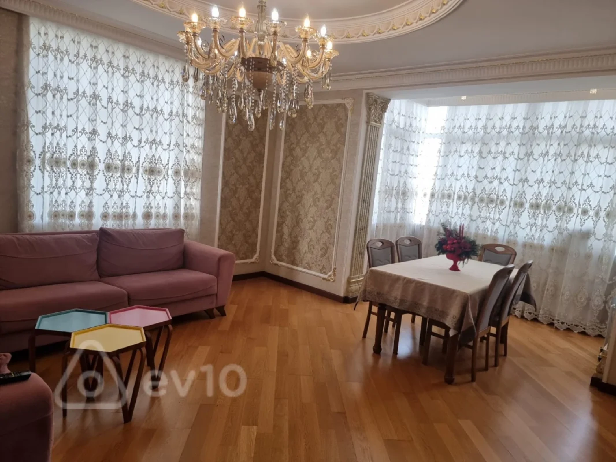 Kirayə verilir 4 otaqlı yeni tikili 135 m²