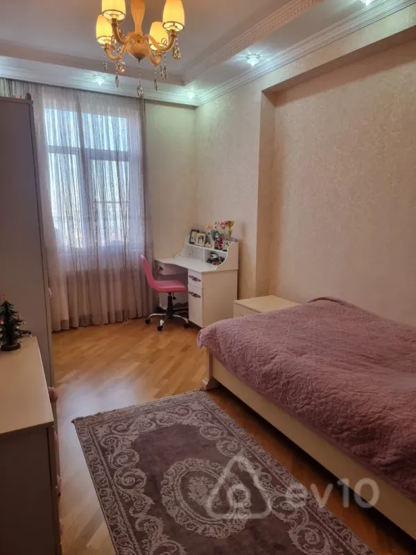 Kirayə verilir 4 otaqlı yeni tikili 135 m²