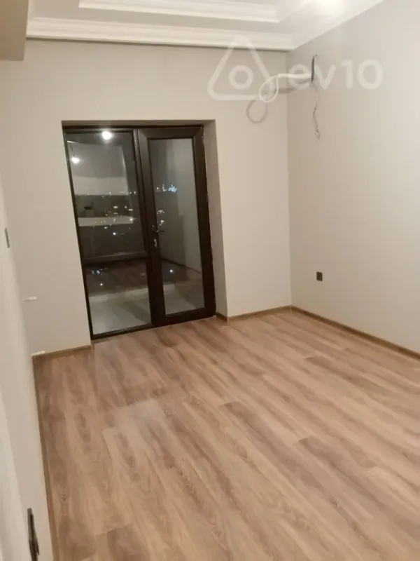 Satılır 3 otaqlı yeni tikili 81 m²