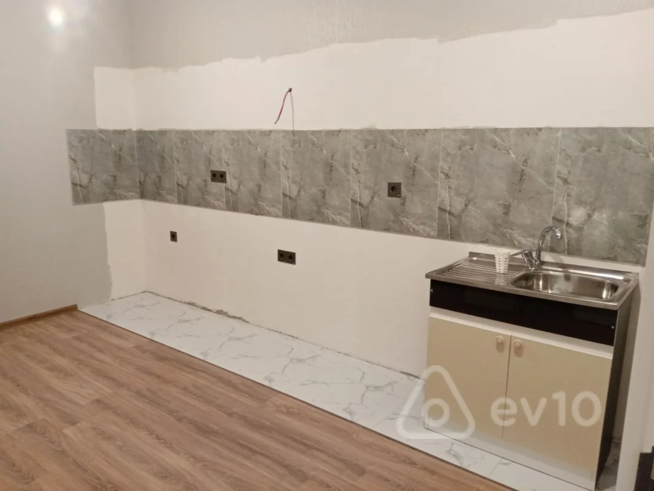 Satılır 3 otaqlı yeni tikili 81 m²
