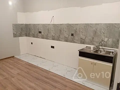 Satılır 3 otaqlı yeni tikili 81 m²