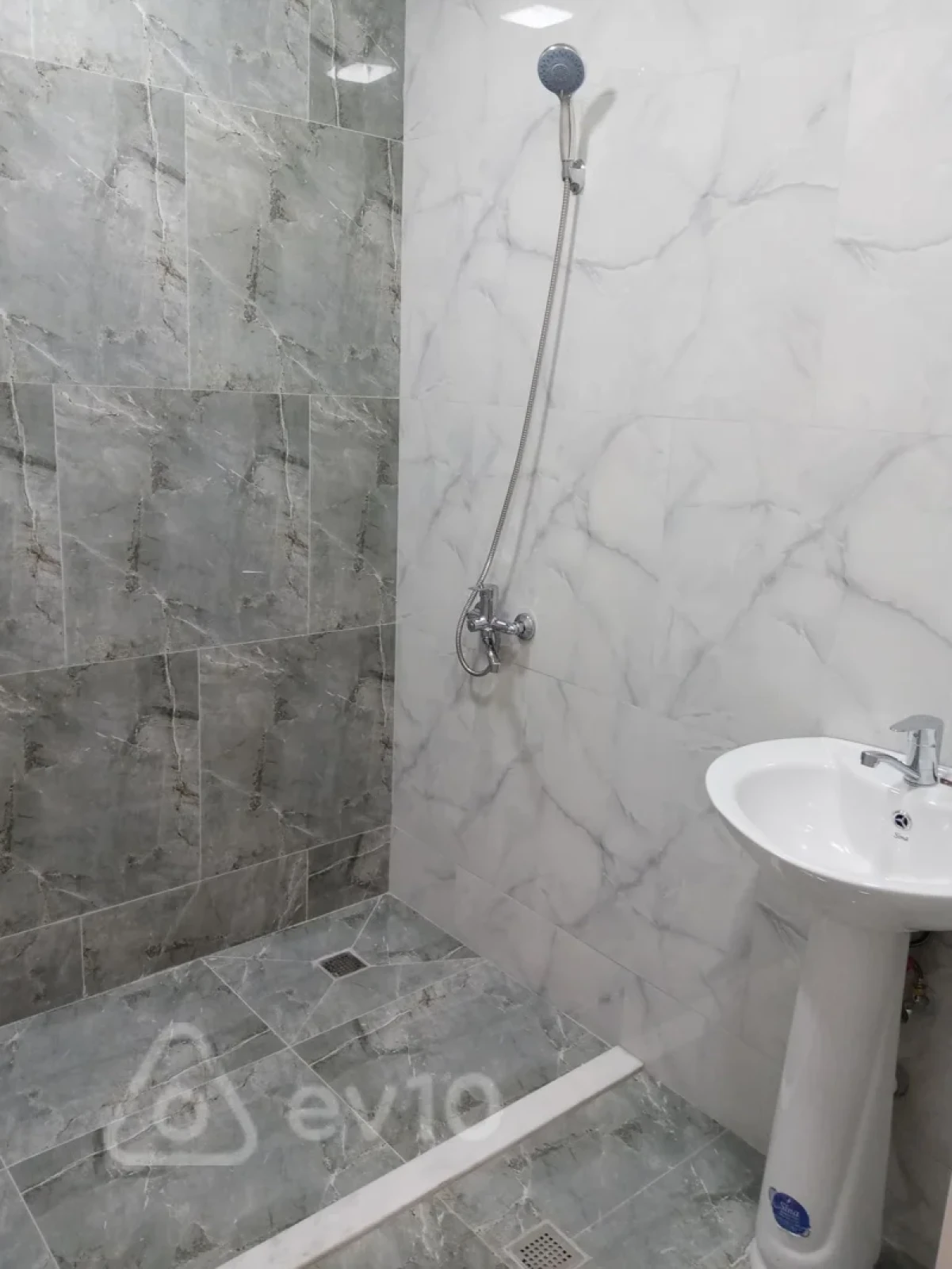 Satılır 3 otaqlı yeni tikili 81 m²