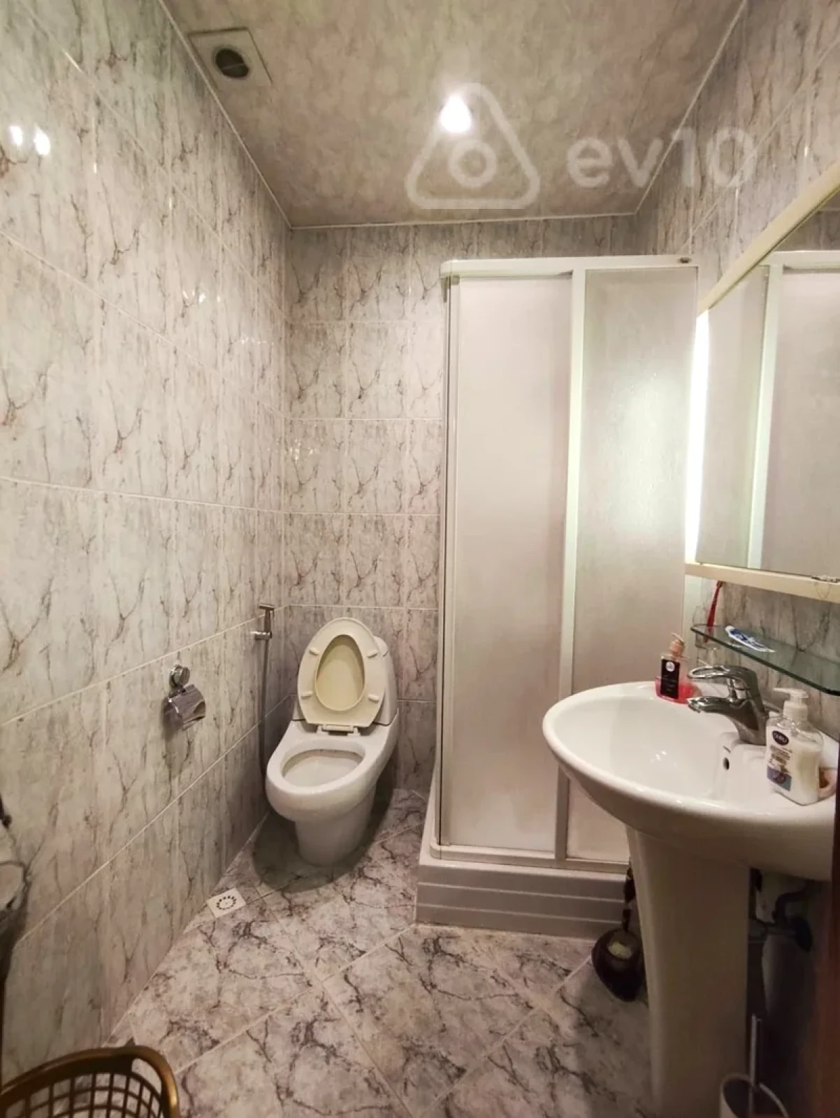 Kirayə verilir 4 otaqlı yeni tikili 220 m²