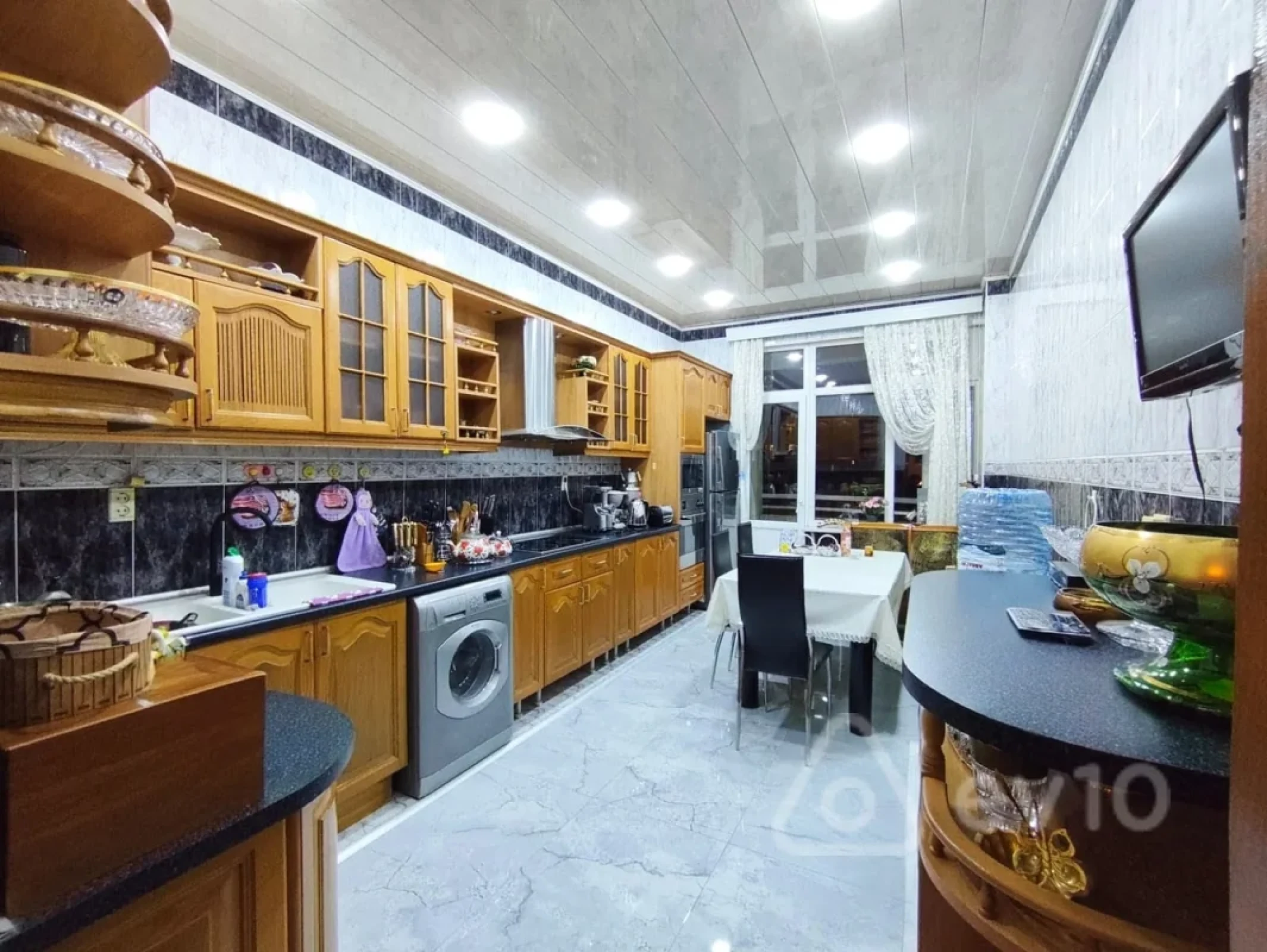 Kirayə verilir 4 otaqlı yeni tikili 220 m²
