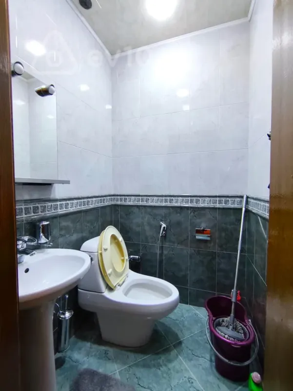 Kirayə verilir 4 otaqlı yeni tikili 220 m²