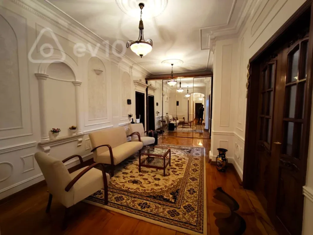 Kirayə verilir 4 otaqlı yeni tikili 220 m²