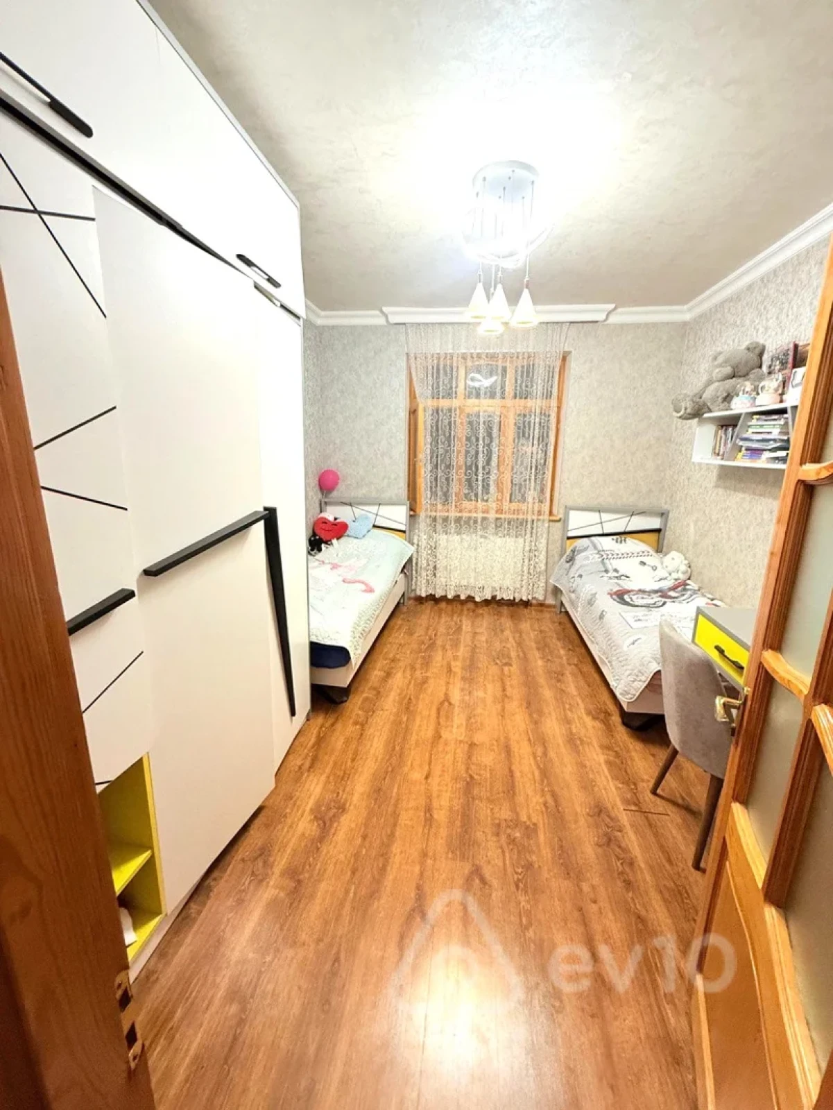 Satılır 3 otaqlı köhnə tikili 90 m²
