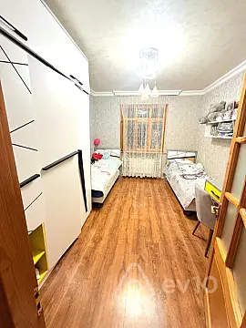 Satılır 3 otaqlı köhnə tikili 90 m²