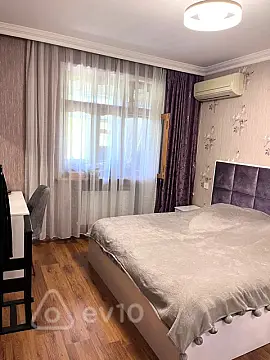 Satılır 3 otaqlı köhnə tikili 90 m²