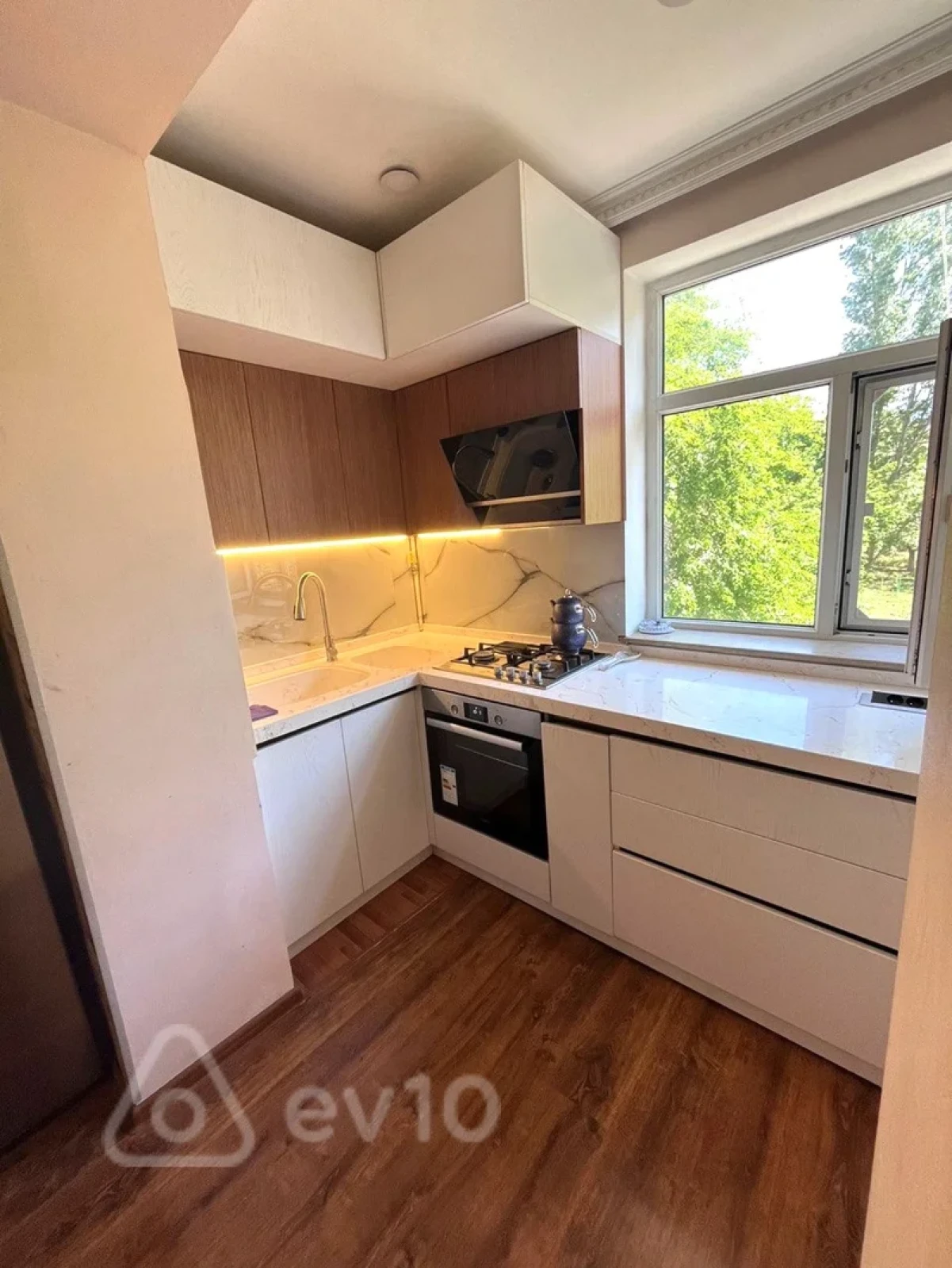Satılır 3 otaqlı köhnə tikili 90 m²