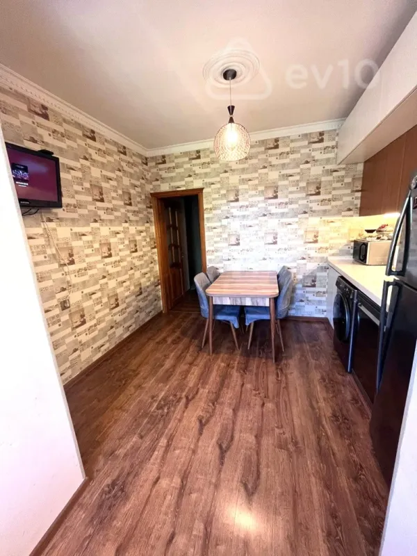 Satılır 3 otaqlı köhnə tikili 90 m²