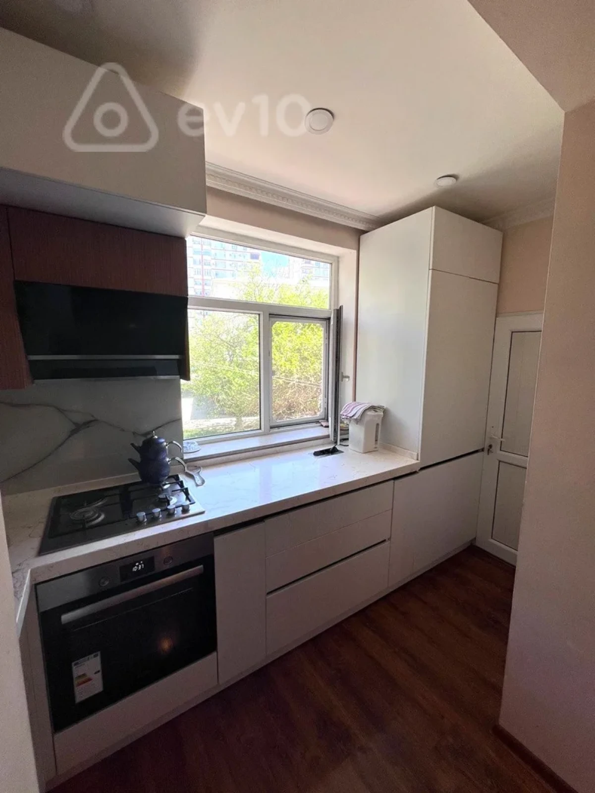Satılır 3 otaqlı köhnə tikili 90 m²