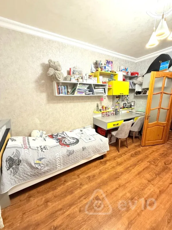 Satılır 3 otaqlı köhnə tikili 90 m²