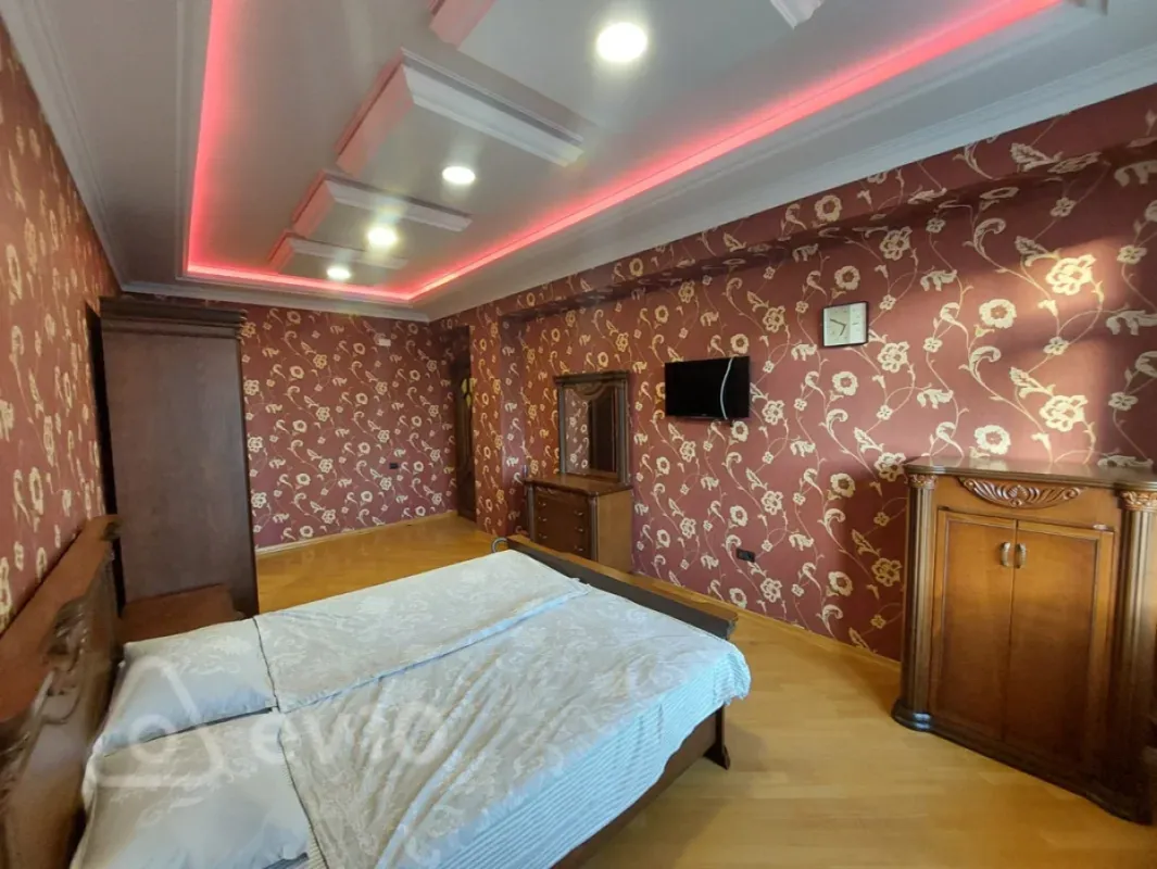 Kirayə verilir 4 otaqlı yeni tikili 193 m²