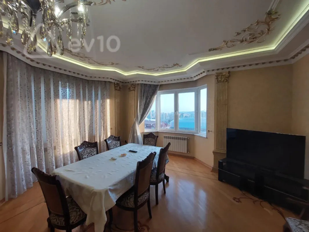 Kirayə verilir 4 otaqlı yeni tikili 193 m²