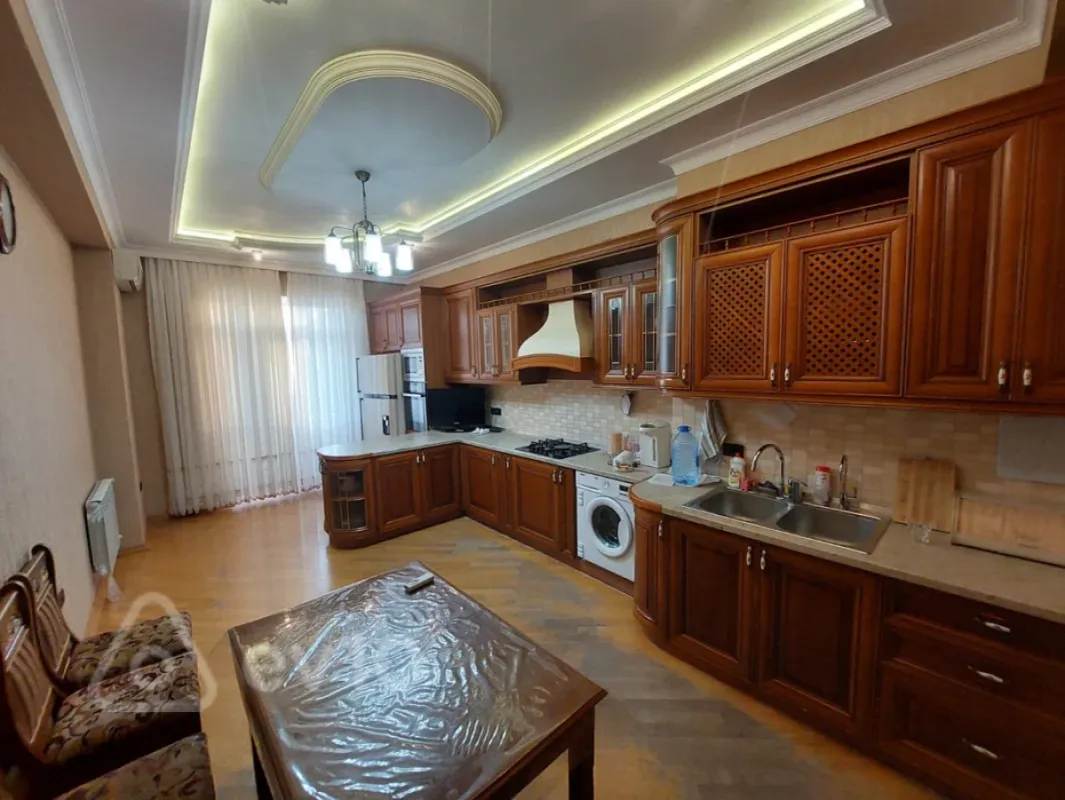 Kirayə verilir 4 otaqlı yeni tikili 193 m²