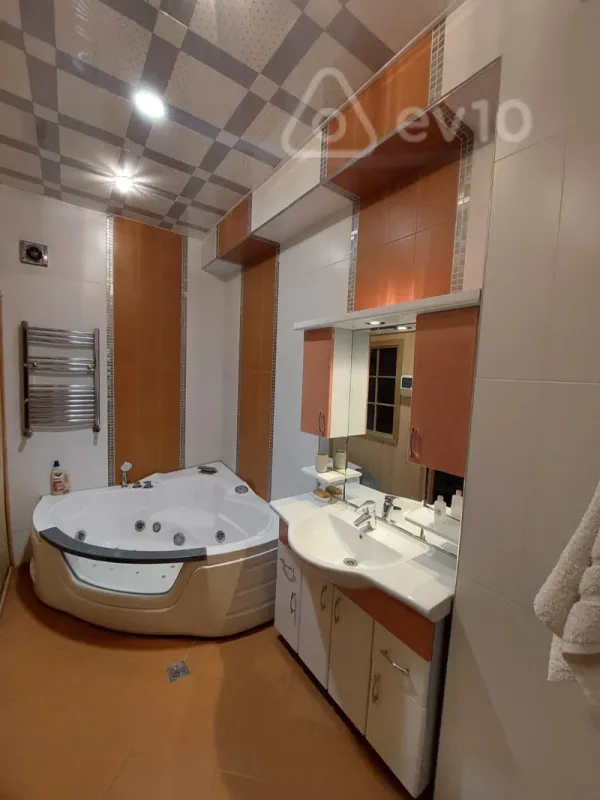 Kirayə verilir 4 otaqlı yeni tikili 193 m²