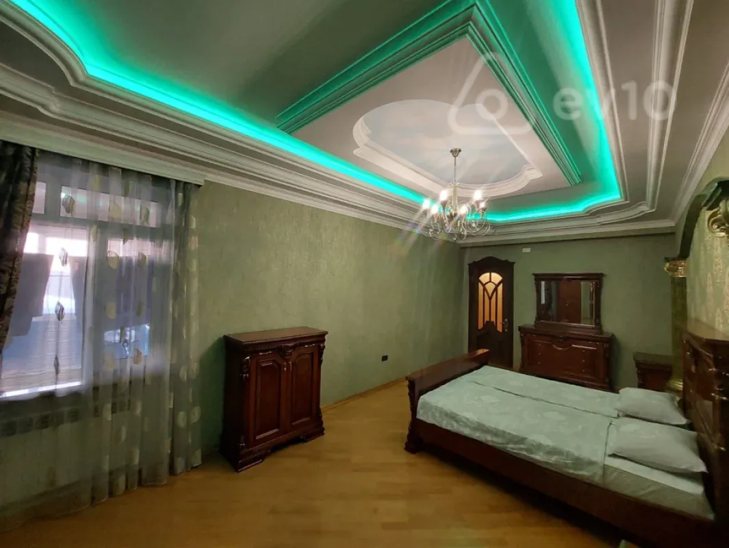 Kirayə verilir 4 otaqlı yeni tikili 193 m²