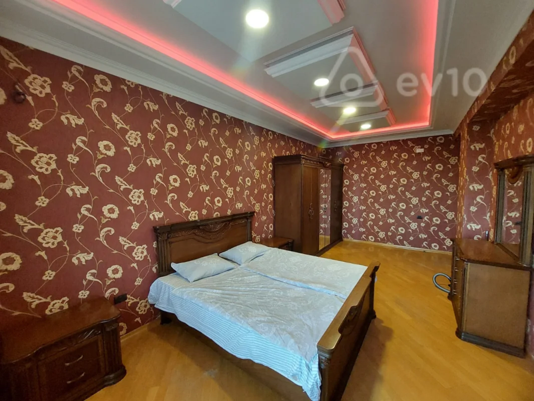 Kirayə verilir 4 otaqlı yeni tikili 193 m²