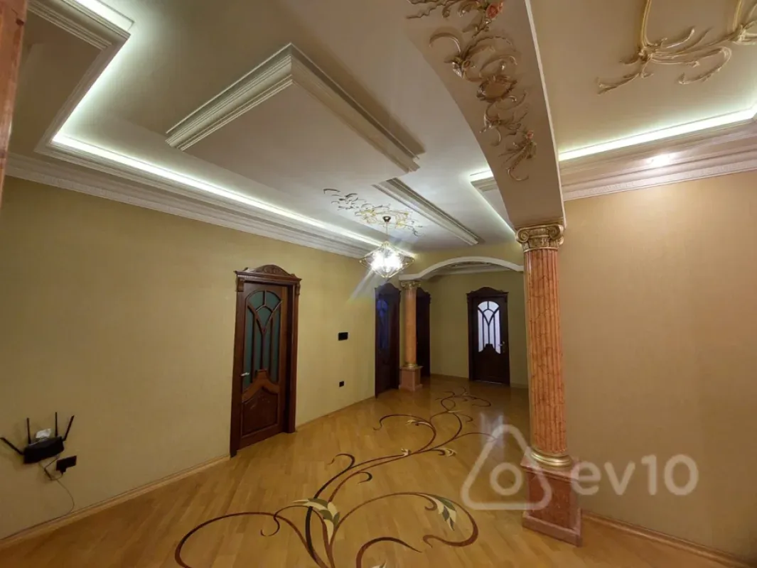 Kirayə verilir 4 otaqlı yeni tikili 193 m²