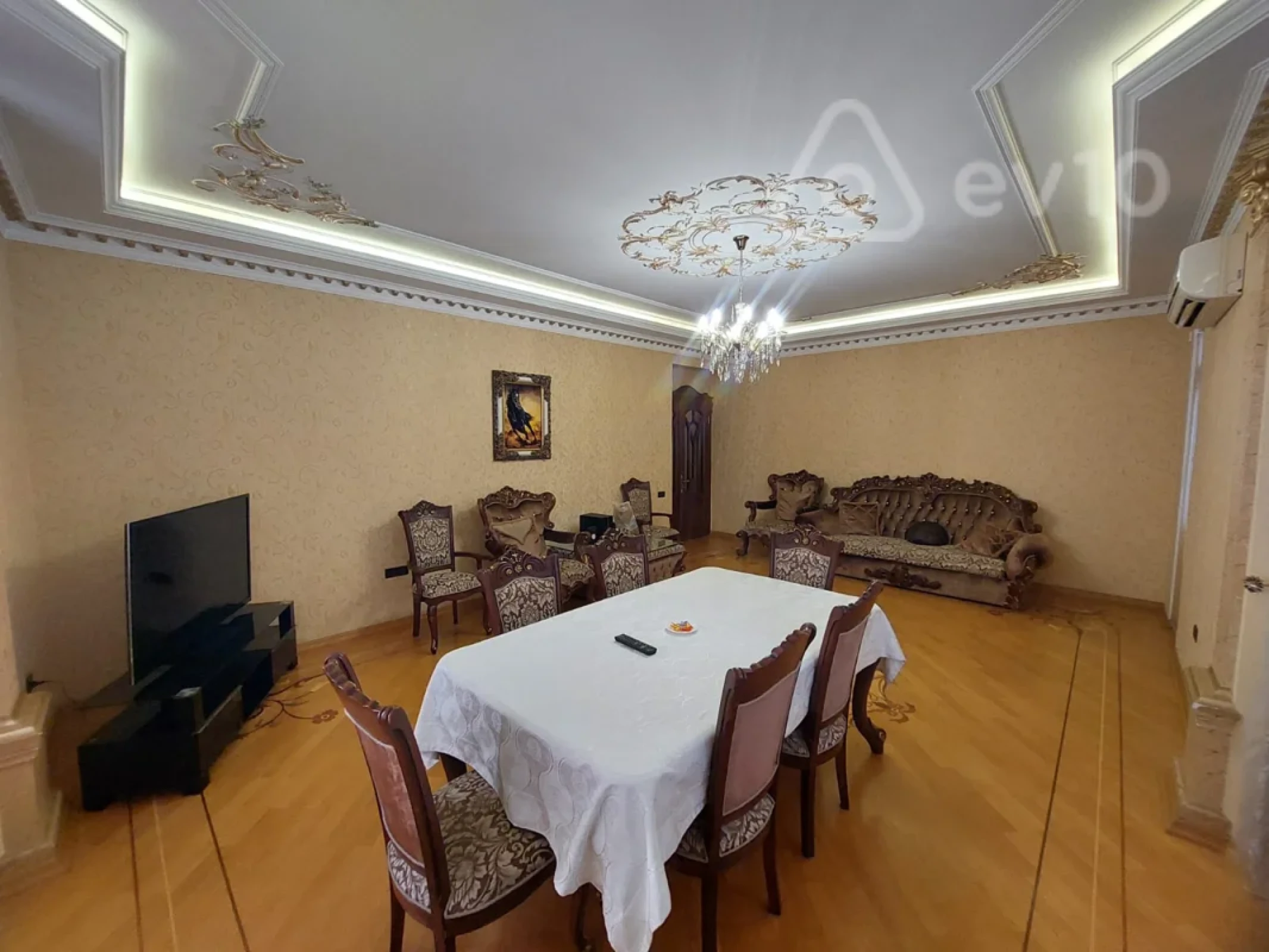 Kirayə verilir 4 otaqlı yeni tikili 193 m²