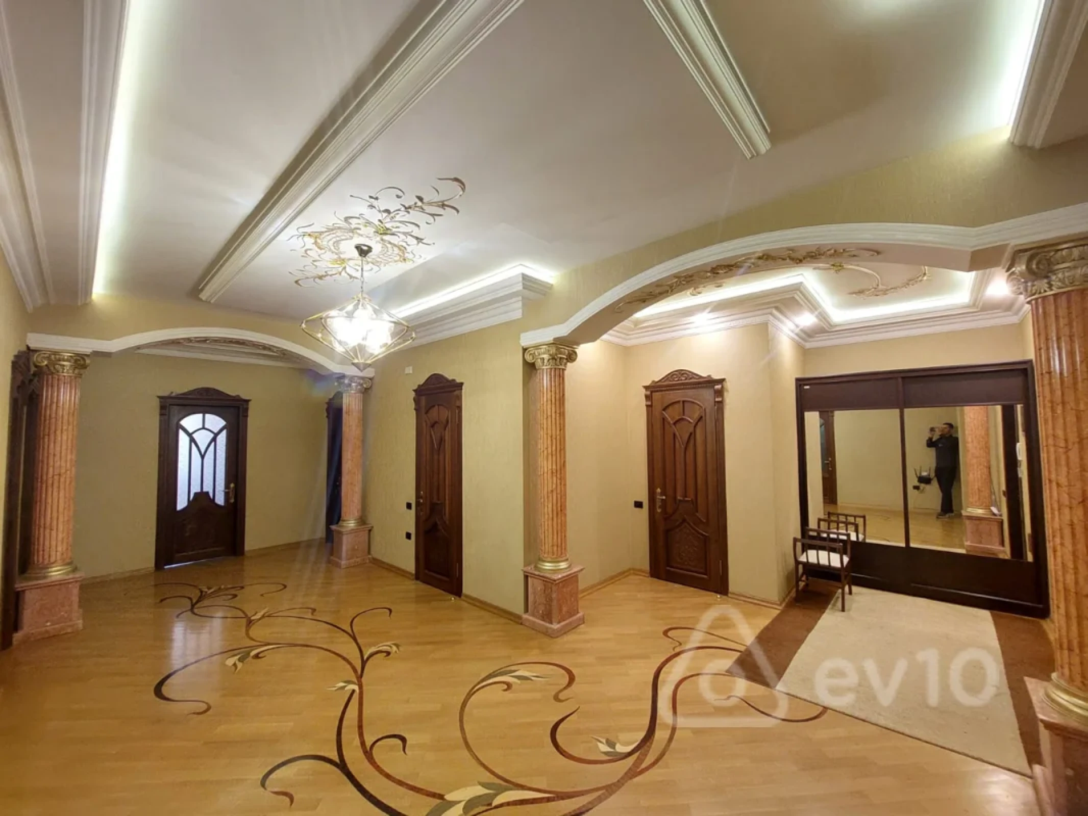 Kirayə verilir 4 otaqlı yeni tikili 193 m²