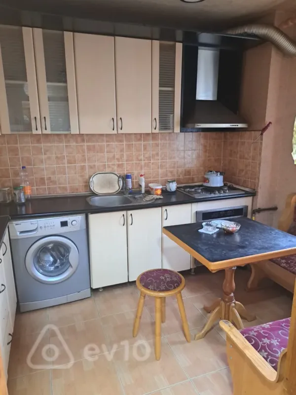 Kirayə verilir 2 otaqlı köhnə tikili 60 m²