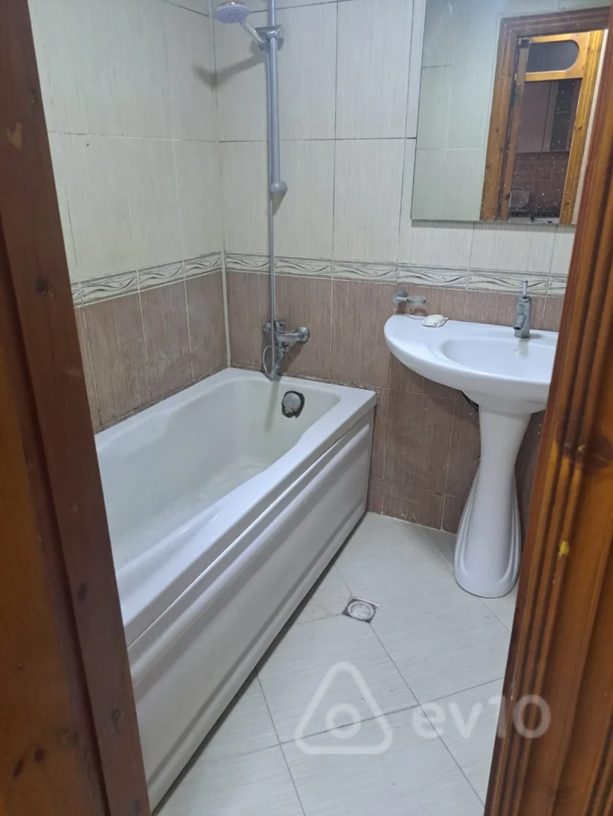 Kirayə verilir 2 otaqlı köhnə tikili 60 m²