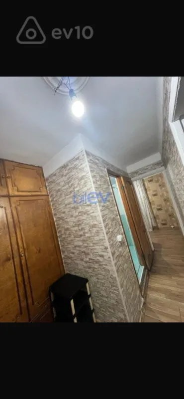 Kirayə verilir 2 otaqlı köhnə tikili 42 m²