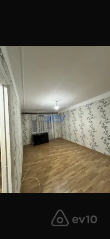 Kirayə verilir 2 otaqlı köhnə tikili 42 m²