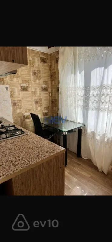 Kirayə verilir 2 otaqlı köhnə tikili 42 m²