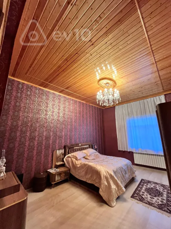 Satılır 4 otaqlı köhnə tikili 150 m²