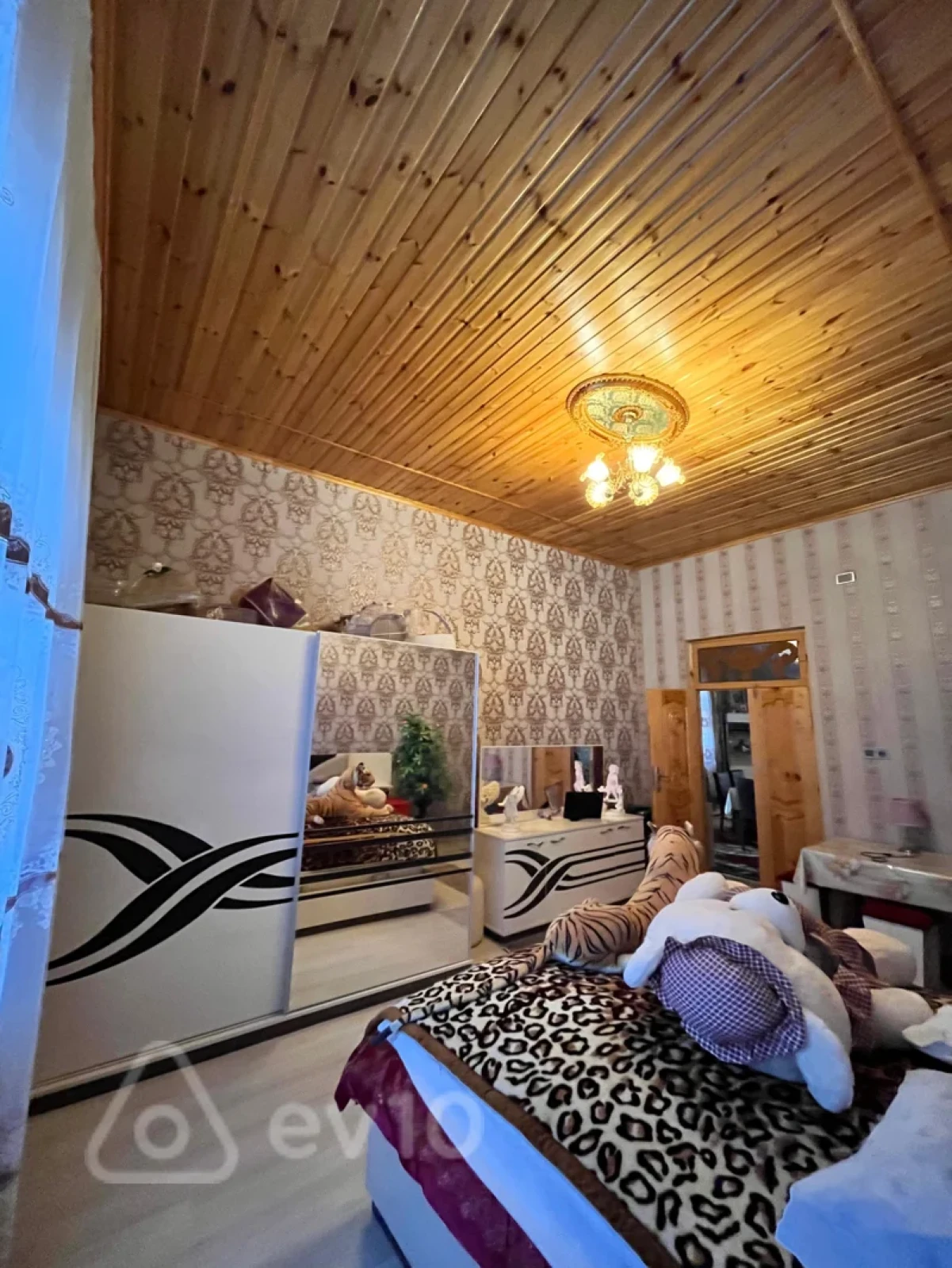 Satılır 4 otaqlı köhnə tikili 150 m²