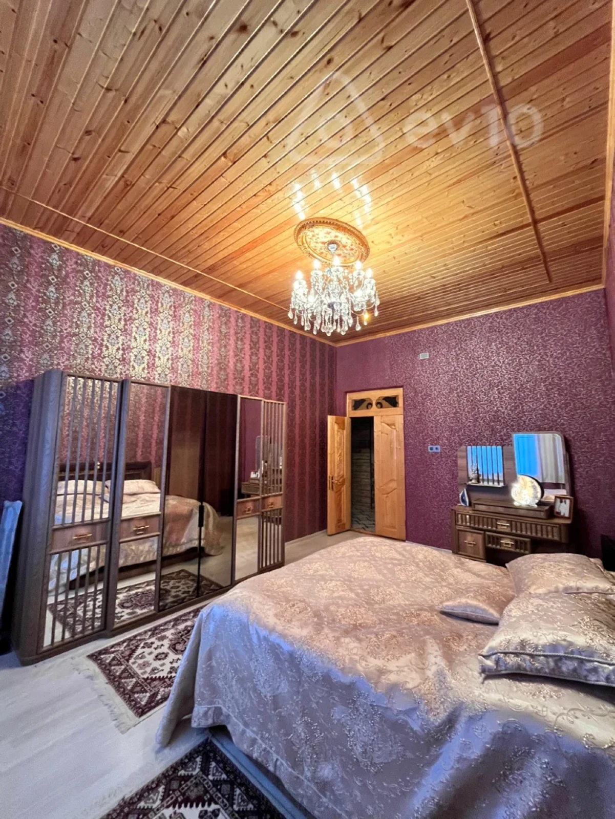 Satılır 4 otaqlı köhnə tikili 150 m²