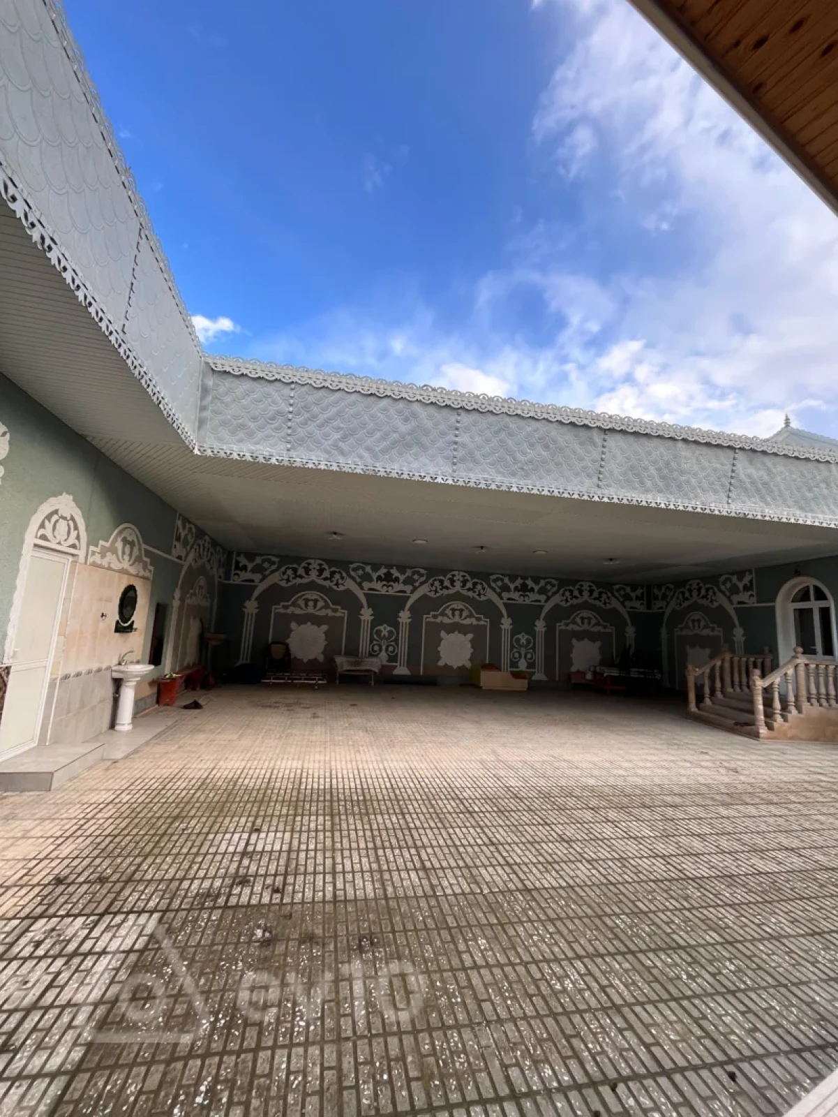 Satılır 4 otaqlı köhnə tikili 150 m²