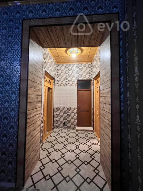 Satılır 4 otaqlı köhnə tikili 150 m²