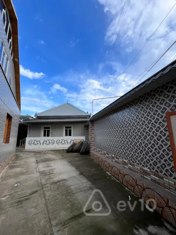 Satılır 4 otaqlı köhnə tikili 150 m²